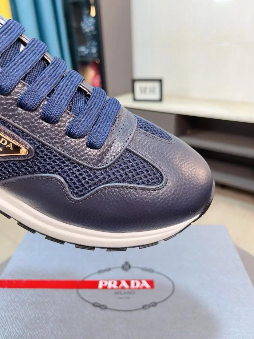 Men's shoes 💰580🌹🌹High-quality new Prada counters are launched simultaneously. The new men's shoes and 😘fabrics are selected from imported mesh and glue-spraying technology. Imported cowhide lining. 👍🏿High-end☄️Open-molded non-slip rubber outsole, exquisite lines, simple and elegant, comfortable and high-end for leisure travel. Code number: 38 to 44